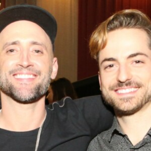 Paulo Gustavo exibe fotos com marido, Thales Bretas, no dia da luta contra o preconceito LGBTQ+