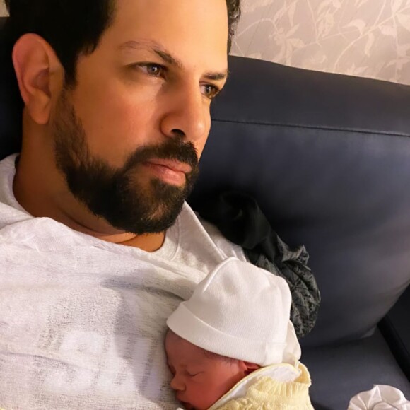 Biah Rodrigues mostrou cantor Sorocaba deitado com o filho, Theo