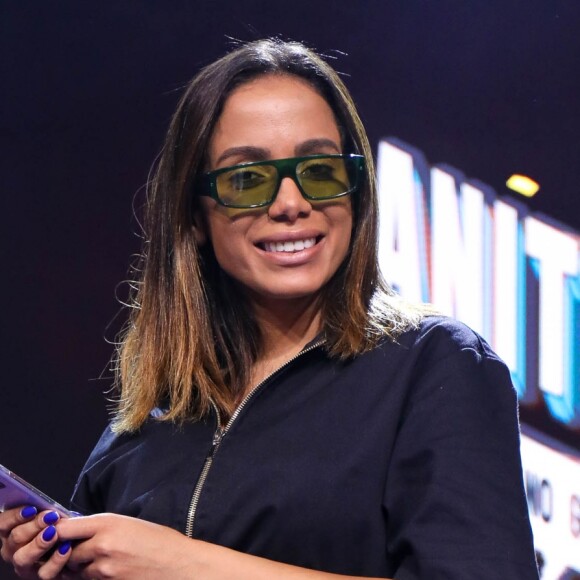 Anitta está morando agora com a amiga Laryssa Botino e o namorado, Gui Araújo