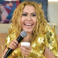 Quatro looks, sucessos do Calypso e sorteios: Joelma agita 2° live show