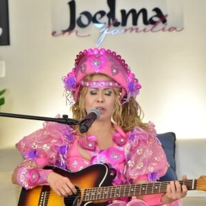 Joelma surpreendeu ao se fantasiar de cangaceira em live show