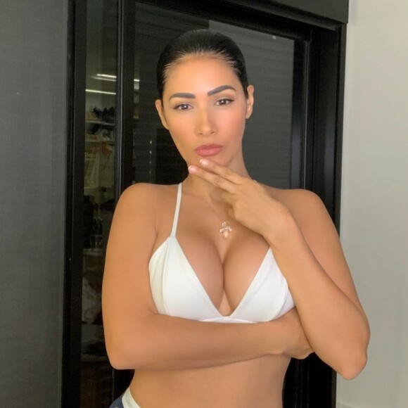 Simaria, da dupla com Simone, é comparada à socialite Kim Kardashian