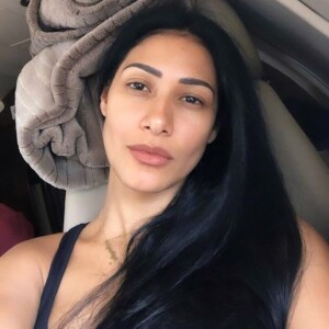 Simaria, da dupla com Simone, mostrou beleza natural em foto sem maquiagem