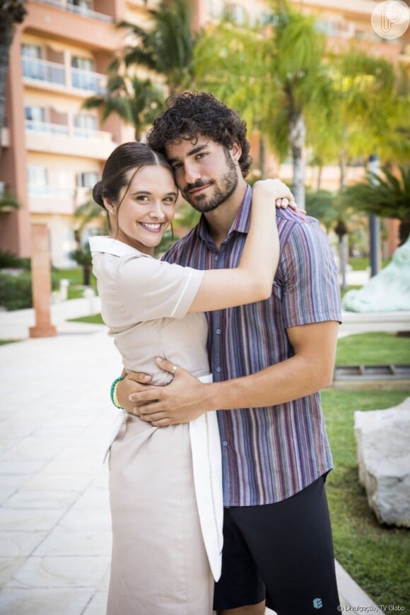 Luna (Juliana Paiva) fazia par com Juan (José Condessa) na novela 'Salve-se Quem Puder'