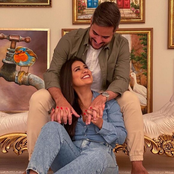 Simone postou foto ao lado do marido, o empresário Kaká Diniz