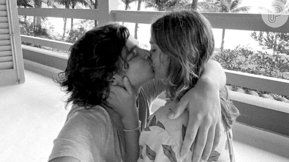 Sasha Meneghel exibe foto de beijo no aniversário do namorado, João Figueiredo