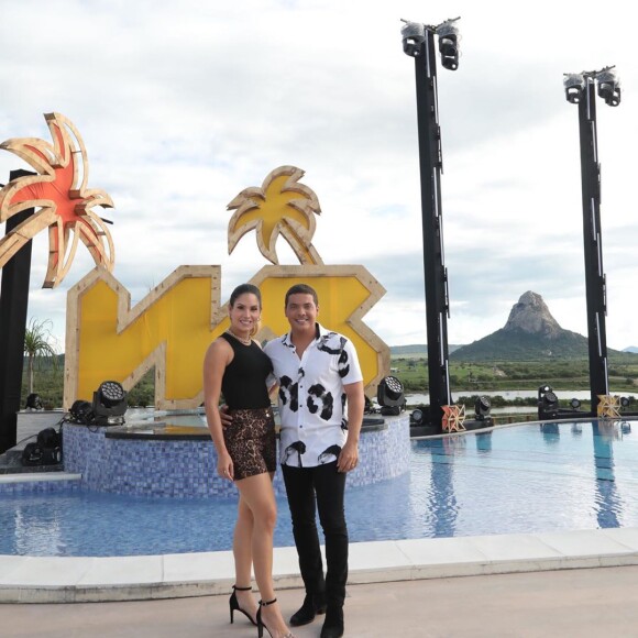 Thyane Dantas acompanhou Wesley Safadão em live