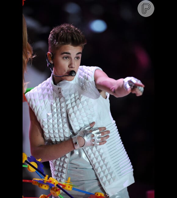 Justin Bieber cantou durante o desfile da Victoria's Secrets, em novembro de 2012