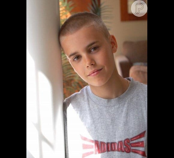 Em 2007, aos 13 anos, Justin postou vídeos no Youtube e, dois anos depois, já era conhecido em vários países