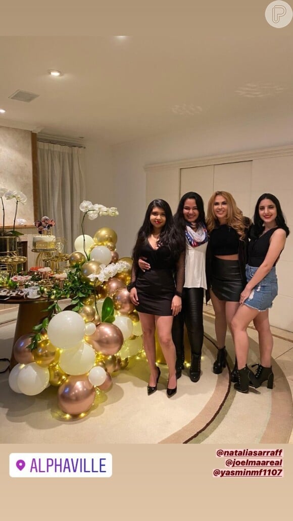 Joelma posta com as filhas, Natália e Yasmin, e também da sobrinha Brenna Mendes, em festa de 46 anos