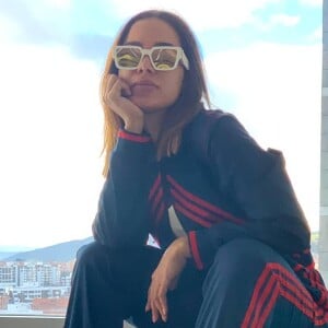 Anitta não pode andar de avião: 'Me liberaram voltar pra casa, mas de carro, tem que se mexer, mudar de posição, tem que se mexer pra não piora'