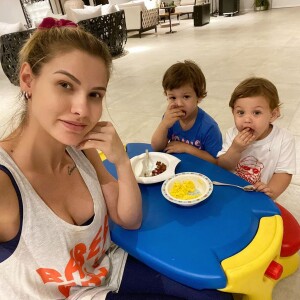 Andressa Suita falou da criação dos filhos, Gabriel e Samuel