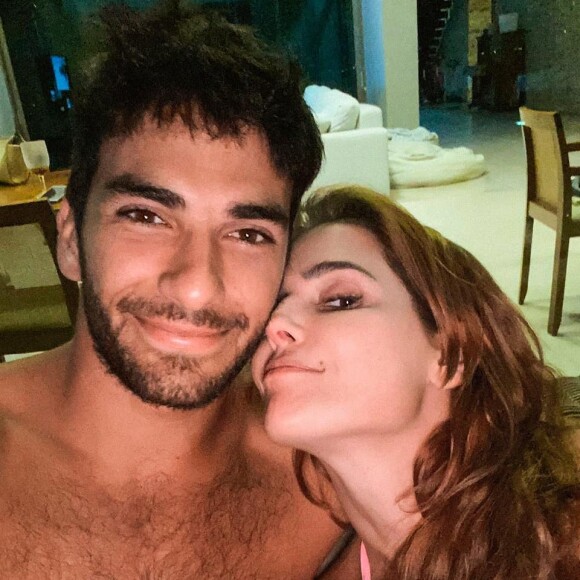 Deborah Secco contou que ela e o marido, Hugo Moura, tem um cômodo queridinho na vida íntima
