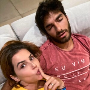 Deborah Secco destacou a sintonia com o marido, Hugo Moura, em entrevista