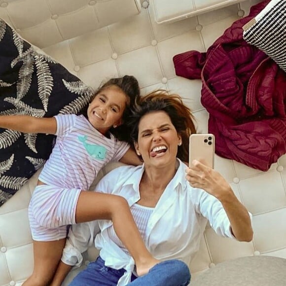 Deborah Secco e a filha, Maria Flor, compartilham momentos da rotina juntas