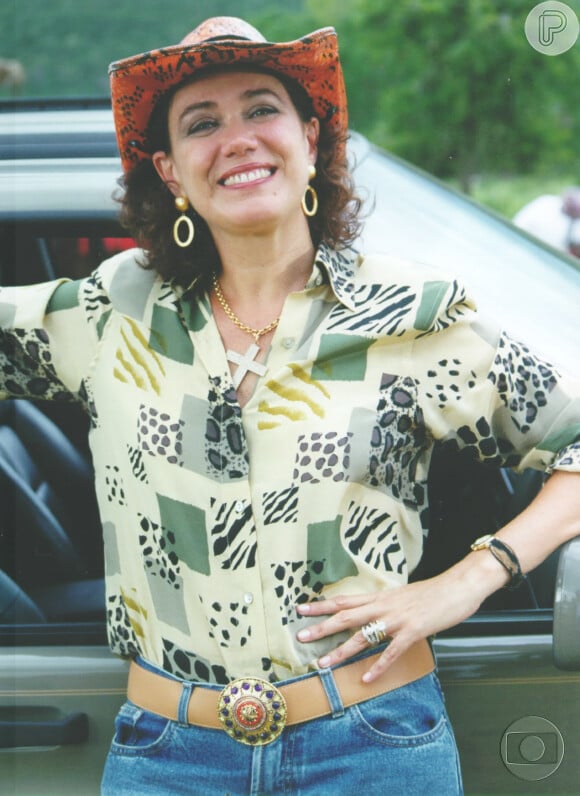 Em 'Estrela-Guia', Lilia Cabral interpreta a vilã perua Daphne Aroeira, mãe de Carlos Charles Aroreira (Rodrigo Santoro)
