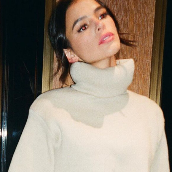 Bruna Marquezine alia tricô, 'saia-espartilho' e animal print em look. Veja fotos postadas pela nesta quinta-feira, dia 09 de julho de 2020