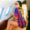 Soraja Vucelic publicou uma foto em seu Instagram com a camisa do craque do Barcelona, dentro de um avião
