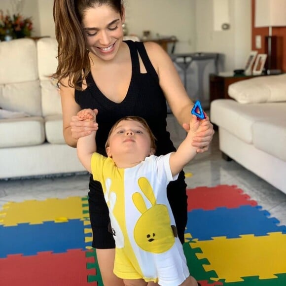 Mãe de Gael, Sabrina Petraglia falou que está amamentando o filho