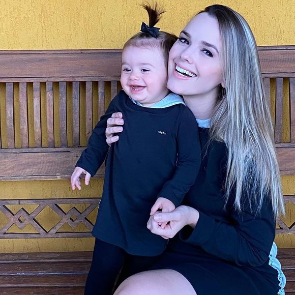 Dupla de Thiago, Thaeme pede empatia na web após ataques à filha