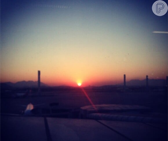 Leandra Leal compartilhou foto no aeroporto antes de viajar
