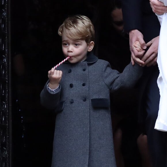 Filho mais velho de Kate Middleton, George rouba cena por sorriso em novas fotos