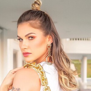 Andressa Suita caprichou no look para curtir o domingo, 26 de julho de 2020, em família