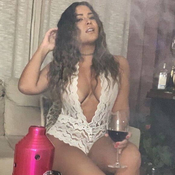Geisy Arruda deu show de sensualidade em foto de lingerie