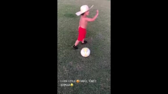 Vídeo: Andressa Suita filma filho Samuel com chapéu de palha