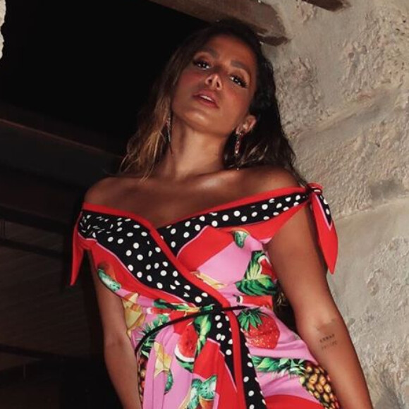 Anitta aposta em vestido Dolce & Gabbana durante viagem à Itália, em 8 de agosto de 2020
