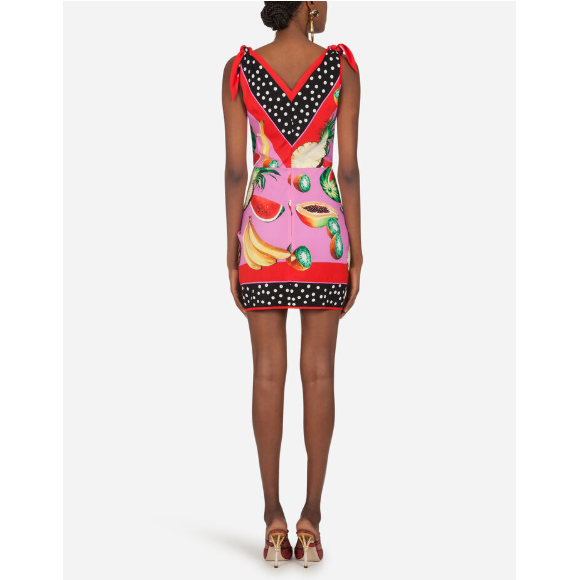 Vestido Dolce & Gabbana de Anitta tem frutas e poá