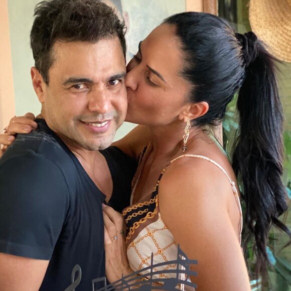 Graciele Lacerda surpreendeu o noivo, Zezé Di Camargo, com bolo personalizado