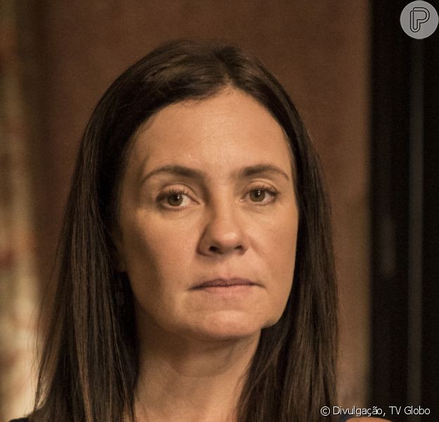Na novela 'Amor de Mãe', Thelma (Adriana Esteves) matou Rita (Mariana Nunes) para evitar que Danilo (Chay Suede) descobrisse ser Domênico, filho de Lurdes (Regina Casé)