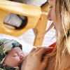 Giovanna Ewbank faz foto com filho de 1 mês na amamentação
