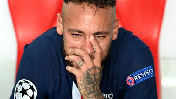 Neymar chora derrota do PSG e faz foto com o filho em aniversário: '9 aninhos'