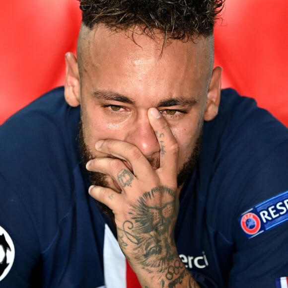 Neymar chora derrota do PSG