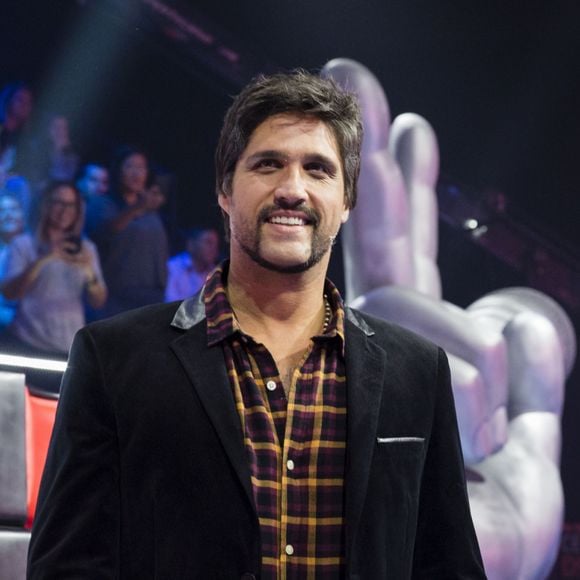 Namorada de Léo Chaves é dona de uma marca de perfumaria para casa chamada Carolina Figueira Aromas