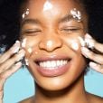 Cuidados da pele sem mistério: filtro solar, sabonete específico e mais itens essenciais de skincare