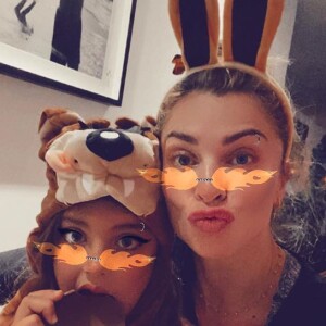 Grazi Massafera avalia quarentena com Sofia: 'Assisto muitos filmes e séries. Tem sido uma grande oportunidade de acompanhar mais de perto o crescimento e desenvolvimento da minha filha em tempo integral'