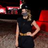 Andressa Suita posa com máscara de proteção contra o Coronavírus