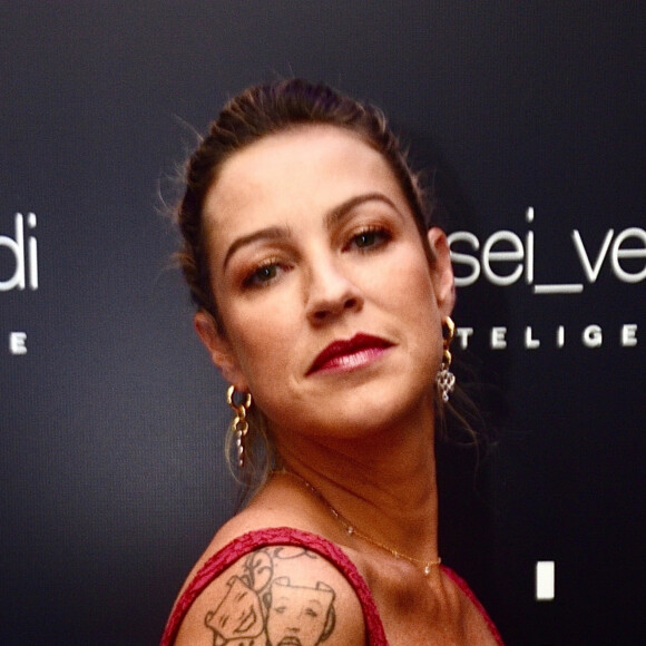 Luana Piovani e Pedro Scooby estão dividindo a guarda dos três filhos