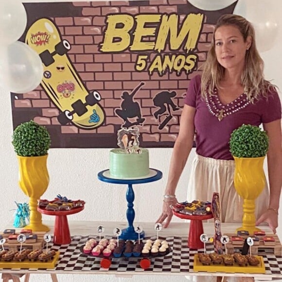 Luana Piovani mostrou a decoração da mesa do bolo de Bem, com o tema skate