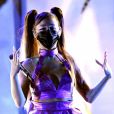 Ariana Grande usa vestido armado no VMA 2020