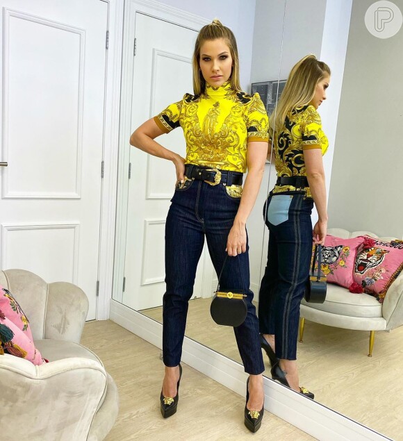 Jeans com bolso recortado: Andressa Suita montou look refinado com a trend