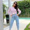 Andressa Suita usa calça mom jeans com tricô