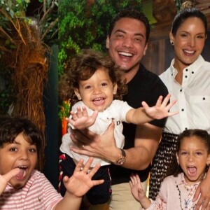 Filho mais novo de Wesley Safadão é comparado a irmão em fotos de aniversário