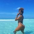 Juliana Paes escolheu modelo cortininha asa-delta para dia de sol nas Maldivas