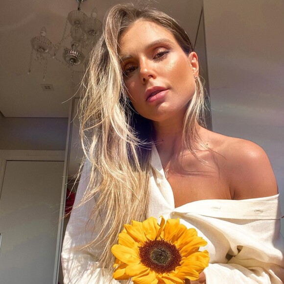 Flávia Viana contou ter optado pela amamentação em livre demanda do filho, Gabriel