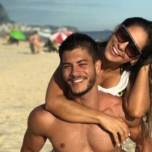 Arthur Aguiar é batizado no mesmo lago que Wesley Safadão