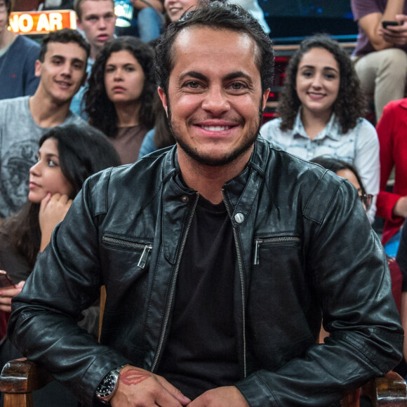 Thammy Miranda cumpre agenda política e falta casamento da mãe, Gretchen